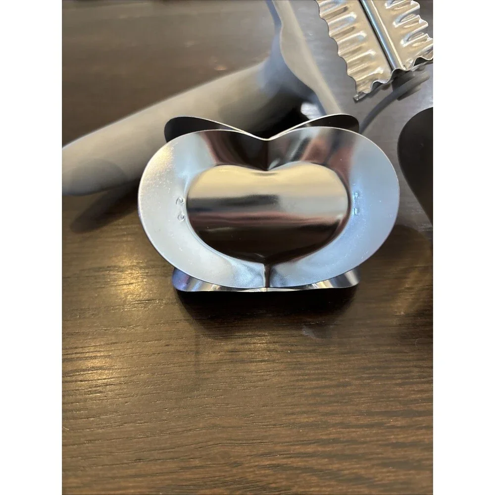 Pampered Chef Rolling Cookie Cutter # 1442 & Attachments Kitchen Dough Roller
